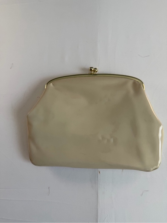 Ingber Handbags - Vintage Ingber Classic Cream Patent Kiss-Lock Wristlet Clutch